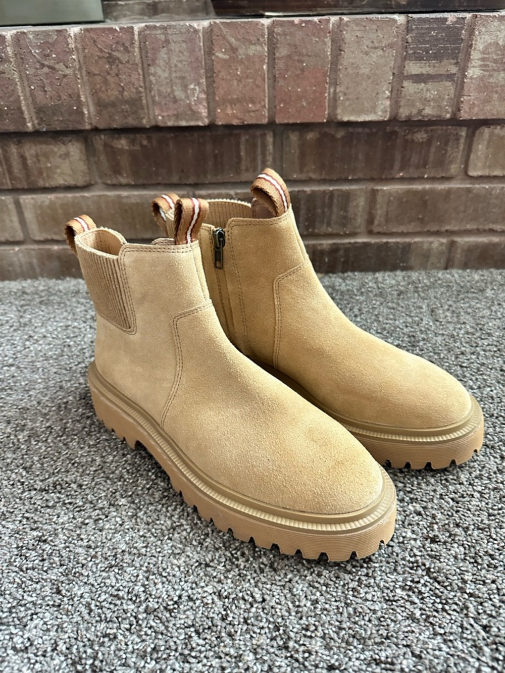 Madewell Tan Suede Lug Sole Chelsea Ankle Boots Size 7.5 NWOB